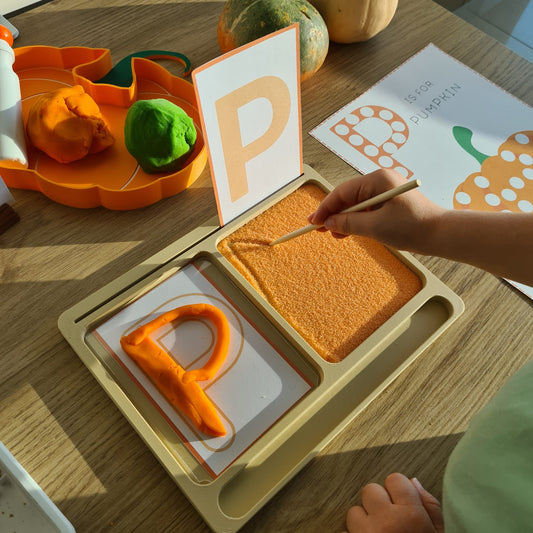 Tavă Senzorială pentru Pre-Scriere – „Văd, Creez, Scriu”