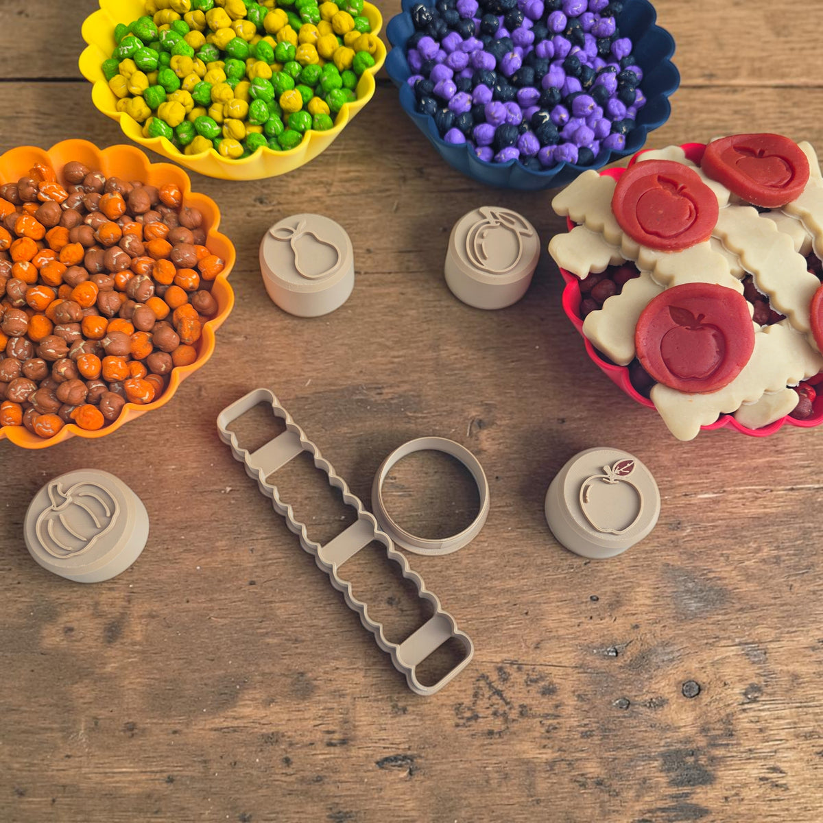 JoinIN educational 3D printed pie making set with silicone bowls, play dough fruit shapes, and cutters for kids