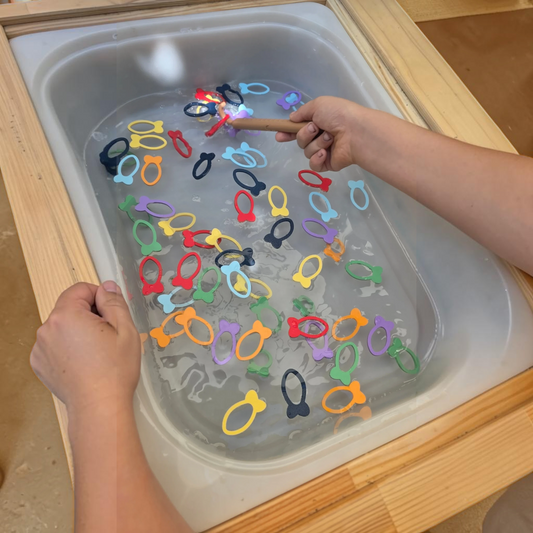 JoinIN rainbow fish sorting toy set with colorful 3D printed fish in a water sensory bin for educational play